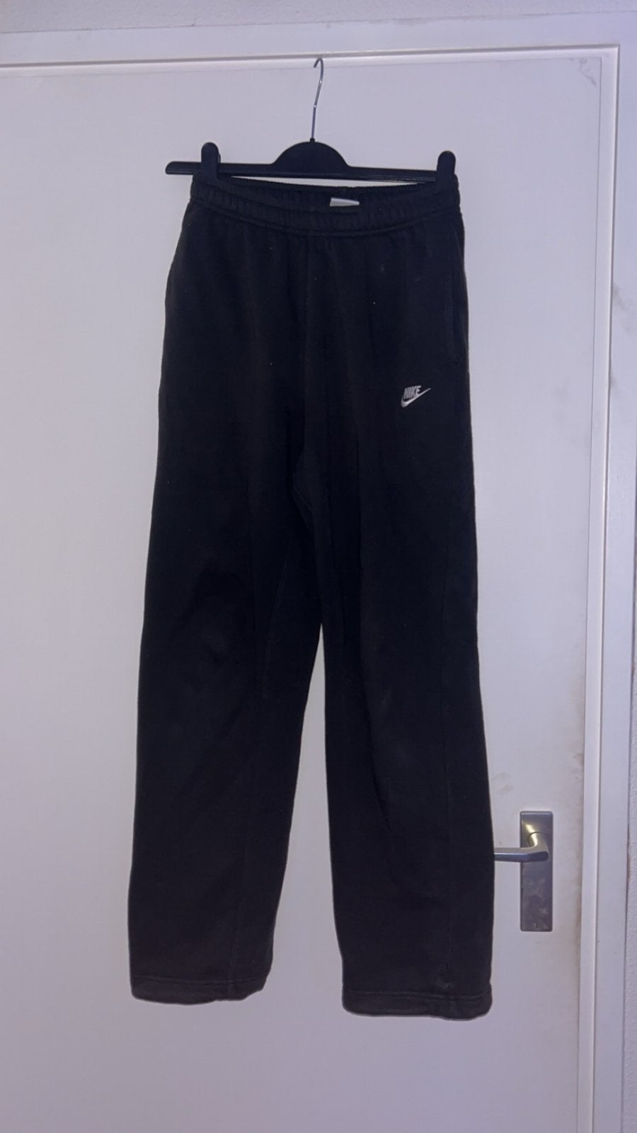 Nike joggingbroek - Maat XS - Zo goed als nieuw, Kleding | Dames, Broeken en Pantalons, Zwart, Ophalen of Verzenden, Zo goed als nieuw