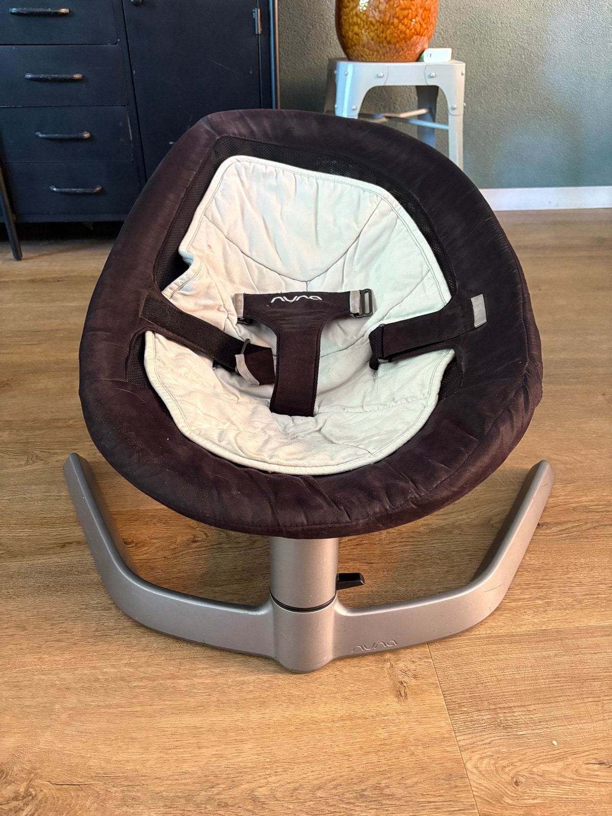 Nuna Schommelstoel - Comfort en Stijl voor je Kleintje, Gebruikt, Schommelstoel, Met gordel(s) of riempje(s), Ophalen