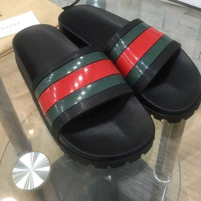 Gucci slippers te koop, Ophalen of Verzenden, Nieuw