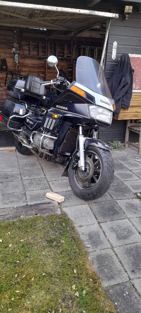 Honda Goldwing GL1200 Interstate, 1182 cc, Cardan-aandrijving, 4 cilinders, Motorrijbewijs A