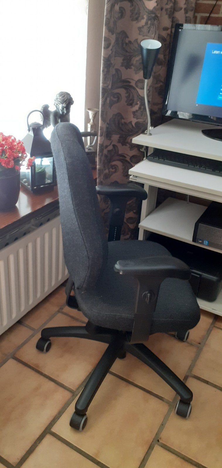 weekend aanbieding tafel/stoel en computer monitor, Huis en Inrichting, Ophalen, Zo goed als nieuw, Zwart, Bureaustoel