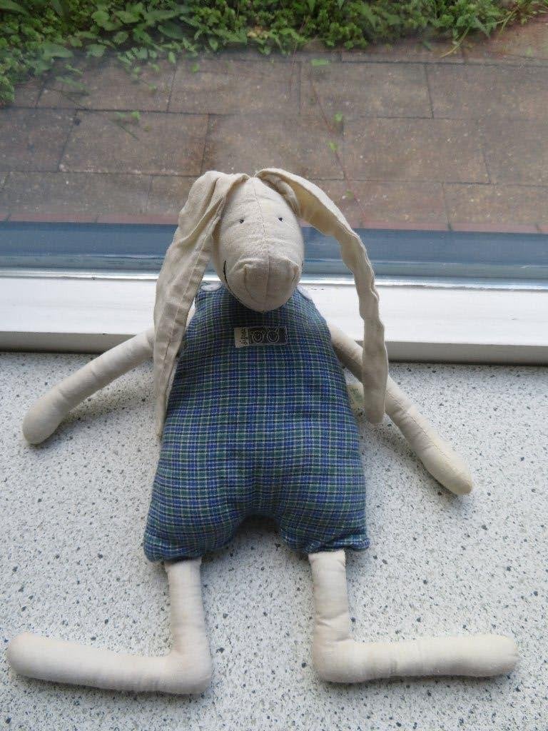 Konijn met geruit pak merk Difrax meet ca 38 cm kruin/ hiel, Ophalen of Verzenden, Gebruikt, Konijn, Met label