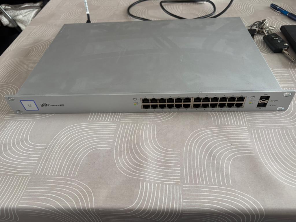 Unifi ubiquiti switch 24 port 250w us-24-250w, Ophalen of Verzenden, Zo goed als nieuw