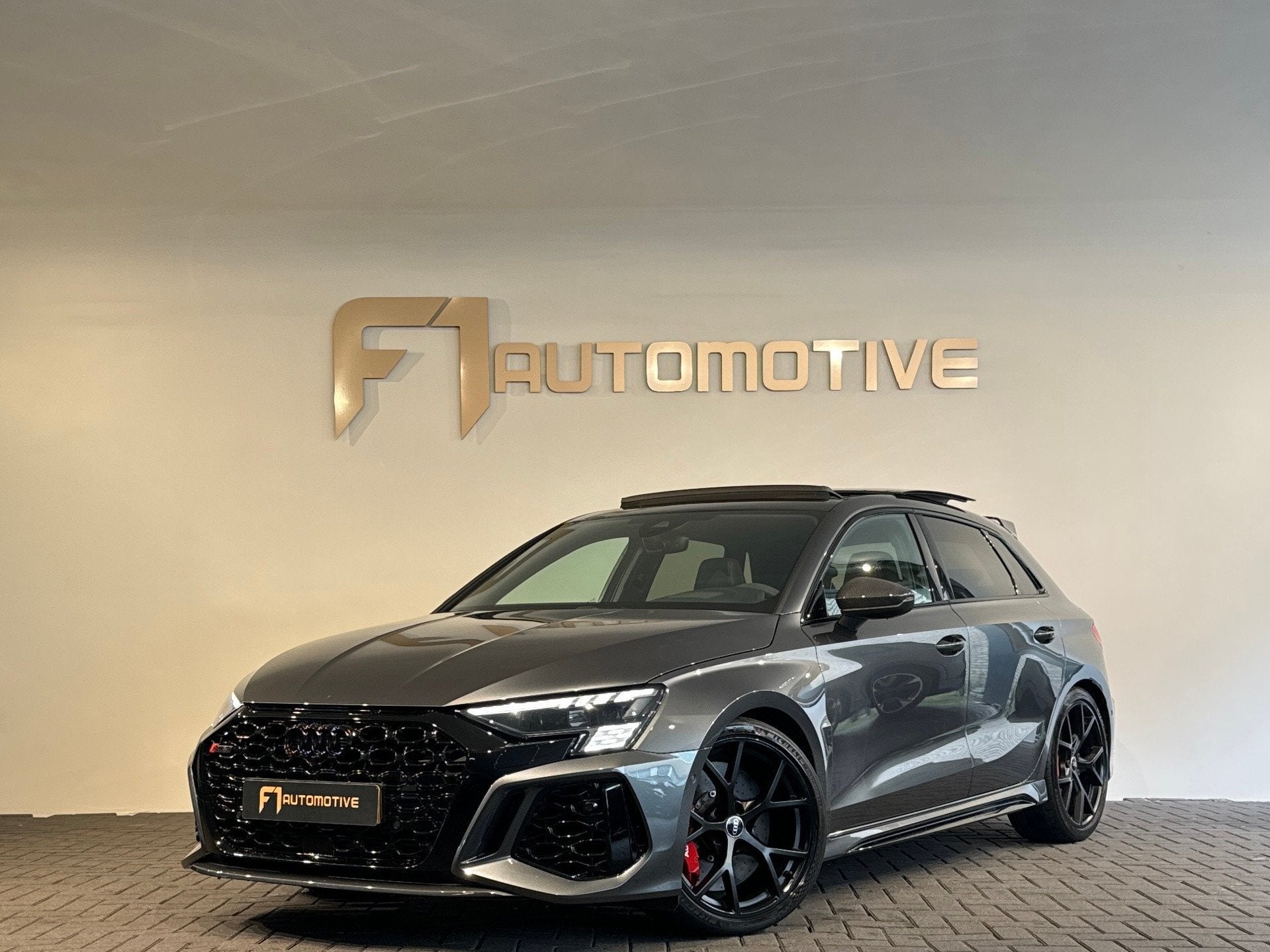 Audi RS3 Sportback 2.5 TFSI quattro Pano|Ceramic|Akra|Massag, Automaat, Gebruikt, RS3, Bedrijf