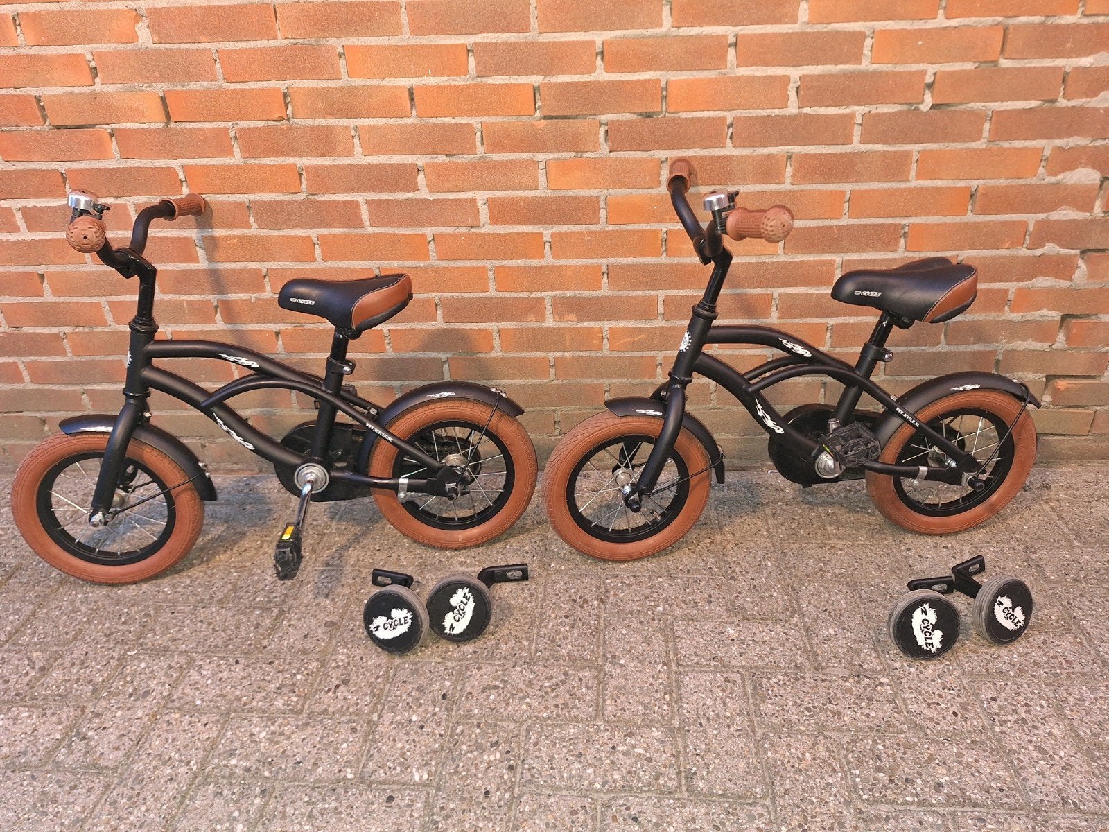 2x 2Cycle jongensfiets 14 inch 3-5 jaar, Terugtraprem, Zijwieltjes, Gebruikt, Minder dan 16 inch