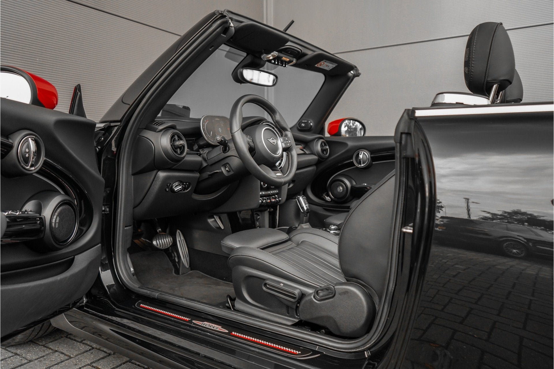 MINI Cabrio 2.0 John Cooper Works HUD H&K ACC Stuurwielverw, Auto's, Mini, 232 pk, Gebruikt, 4 stoelen, Zwart