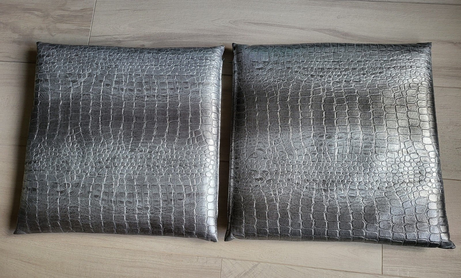 Luxe grote kussens vierkant grijs croco print, Huis en Inrichting, Ophalen, Overige merken, Zo goed als nieuw, Overige typen