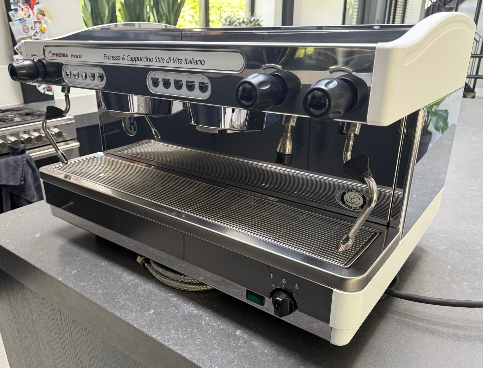 Espressomachine Faema E98 RE (nieuw) 2 groeps, Espresso apparaat, 10 kopjes of meer, Nieuw, Koffiebonen