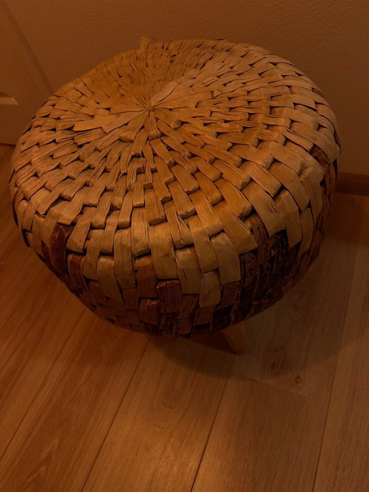 Vintage rieten poef/voetenbank, Ophalen of Verzenden, Zo goed als nieuw, Rechthoekig, Minder dan 50 cm