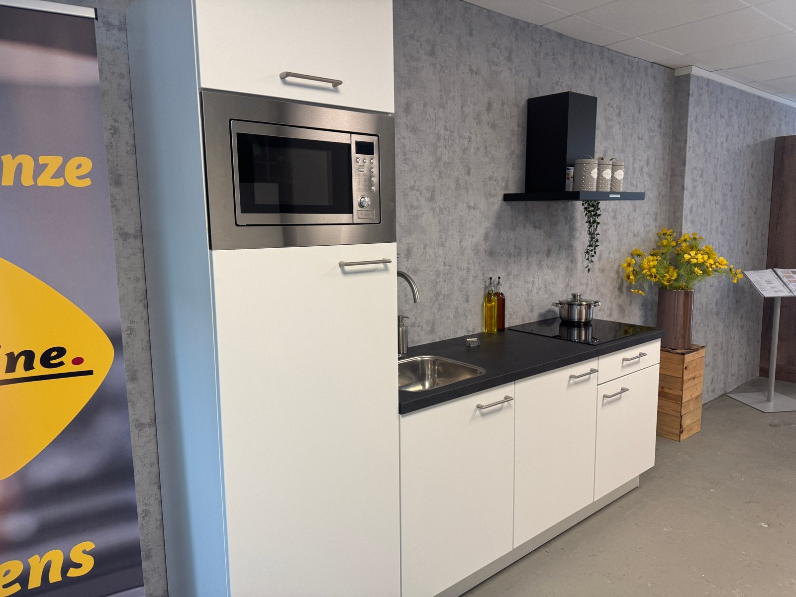 Complete keuken 240 cm met 4 apparaten, Huis en Inrichting, Keuken | Complete keukens, Wit, Nieuw, Enkelwandige keuken, Ophalen of Verzenden