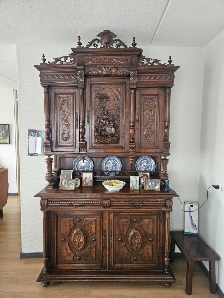 Antieke Franse jachtkast met prachtig houtsnijwerk, Ophalen