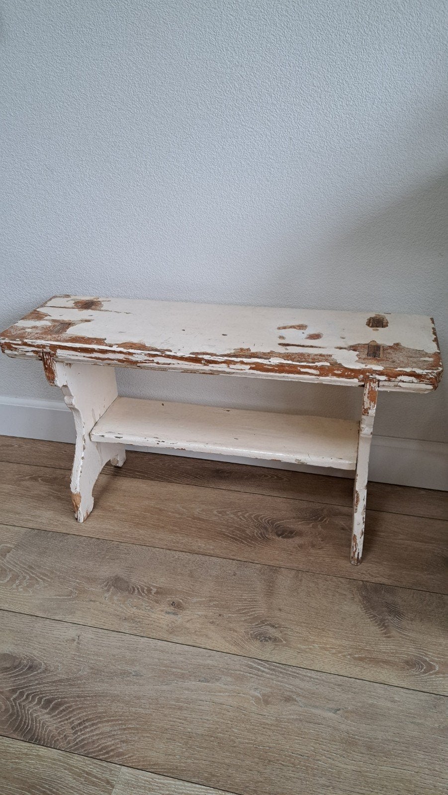 Brocante klompenbankje, wit met mooie patina, Ophalen, Gebruikt, 50 tot 100 cm, Brocante