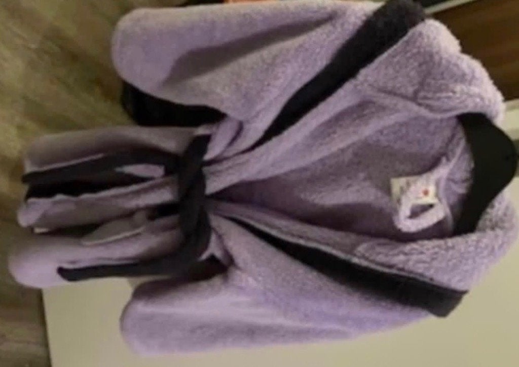 Badjas Hello Kitty lila paars in maat 116/122 bv Zwemles, Ophalen, Zo goed als nieuw, Meisje, Jas