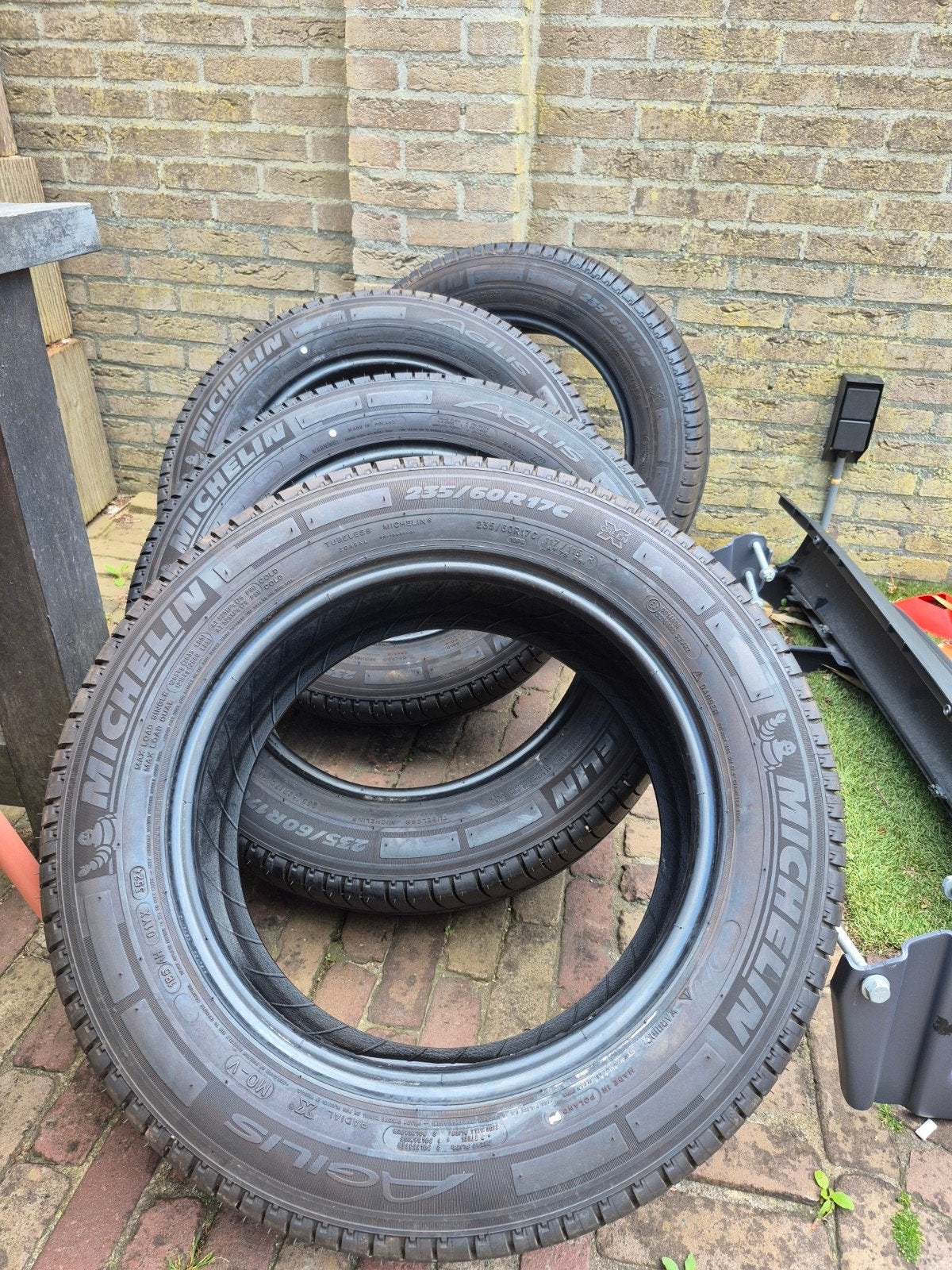 4 Nieuwe Michelin Agilis 235/65R17  117R banden, Ophalen, Bestelwagen, Nieuw, 17 inch