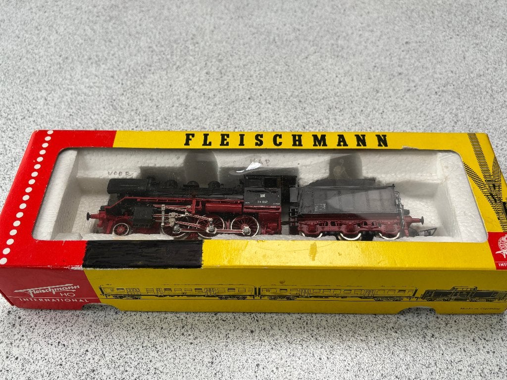 Stoomlocomotief BR 24 met tender Fleischmann, Gebruikt, Fleischmann, Ophalen of Verzenden, Analoog