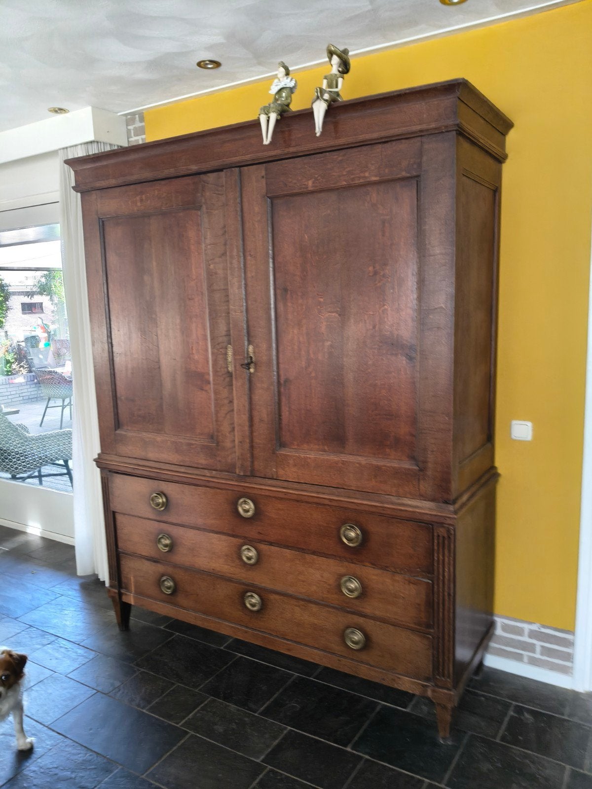 antieke kast. bruin eiken. 175 x 220 x 60 cm., Ophalen