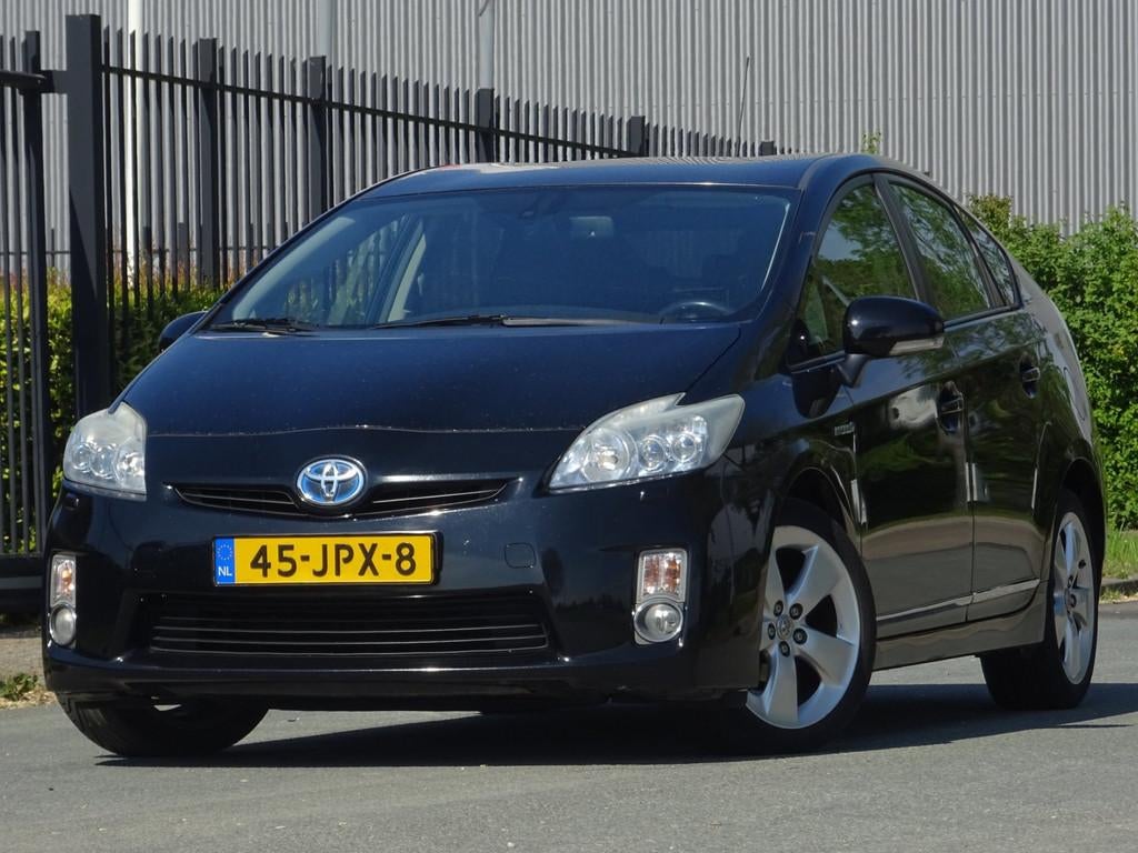 Toyota Prius 1.8 Dynamic HEAD-UP/NAVI/CAMERA/PDC/NW APK, Auto's, Toyota, Gebruikt, 4 cilinders, Zwart, Origineel Nederlands