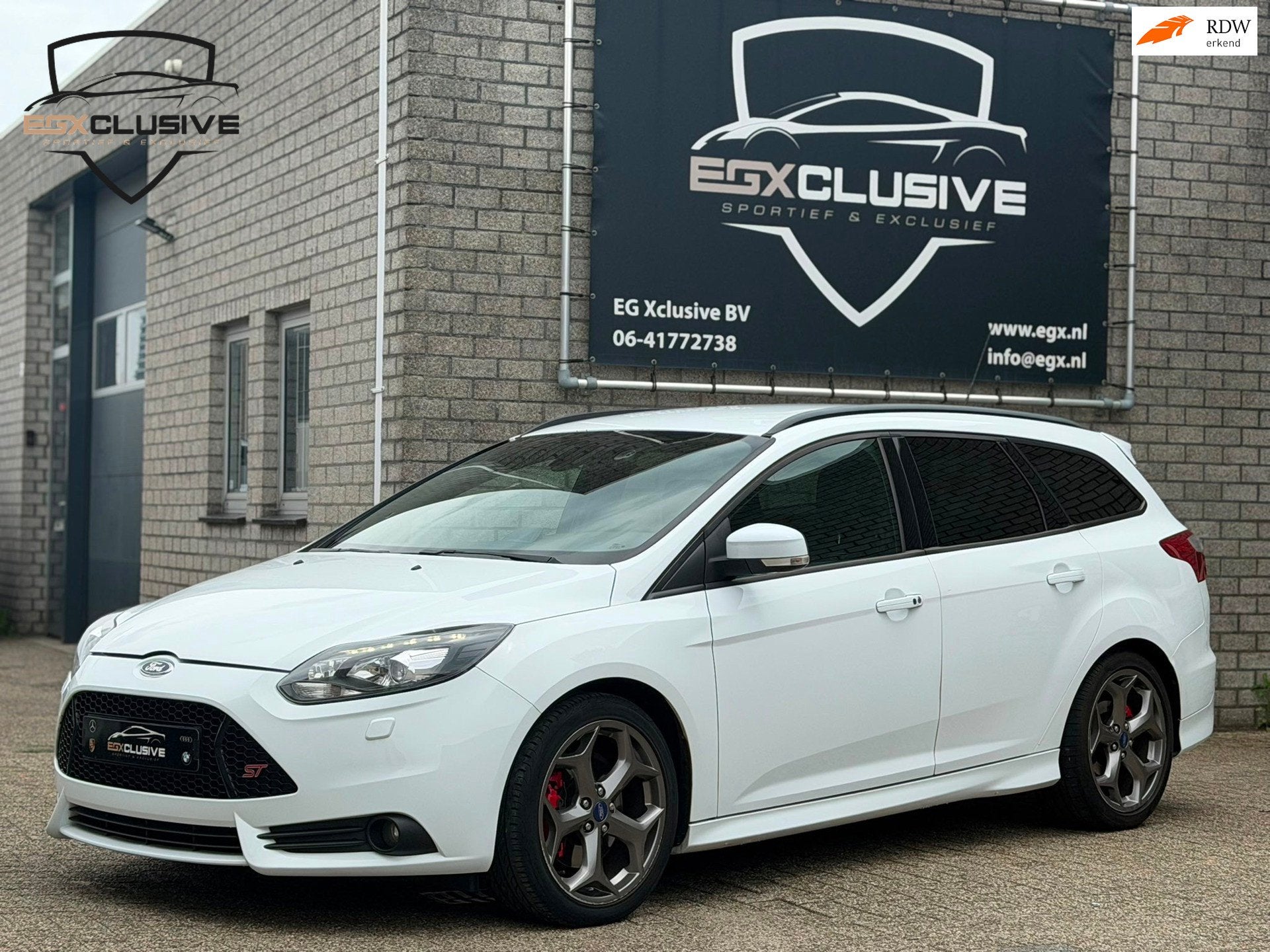 Ford Focus Wagon 2.0 EcoBoost ST-3 CAMERA|STOELVERWARMING|LE, Auto's, Gebruikt, 4 cilinders, Automatische klimaatregeling, Wit