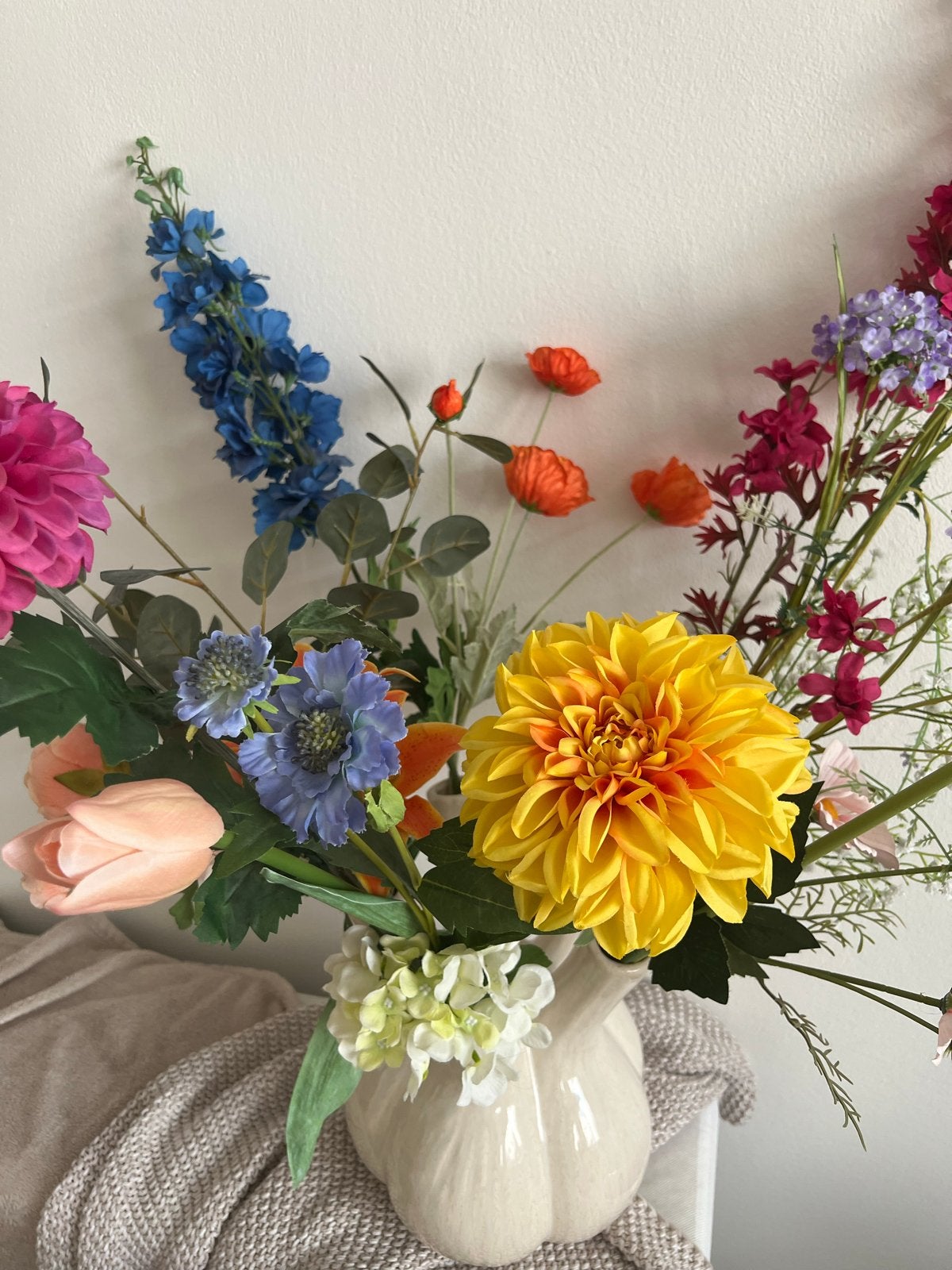 Zijden bloemen met tulpenvaas, Ophalen, Overige kleuren, Zo goed als nieuw, Geschikt voor droogbloemen