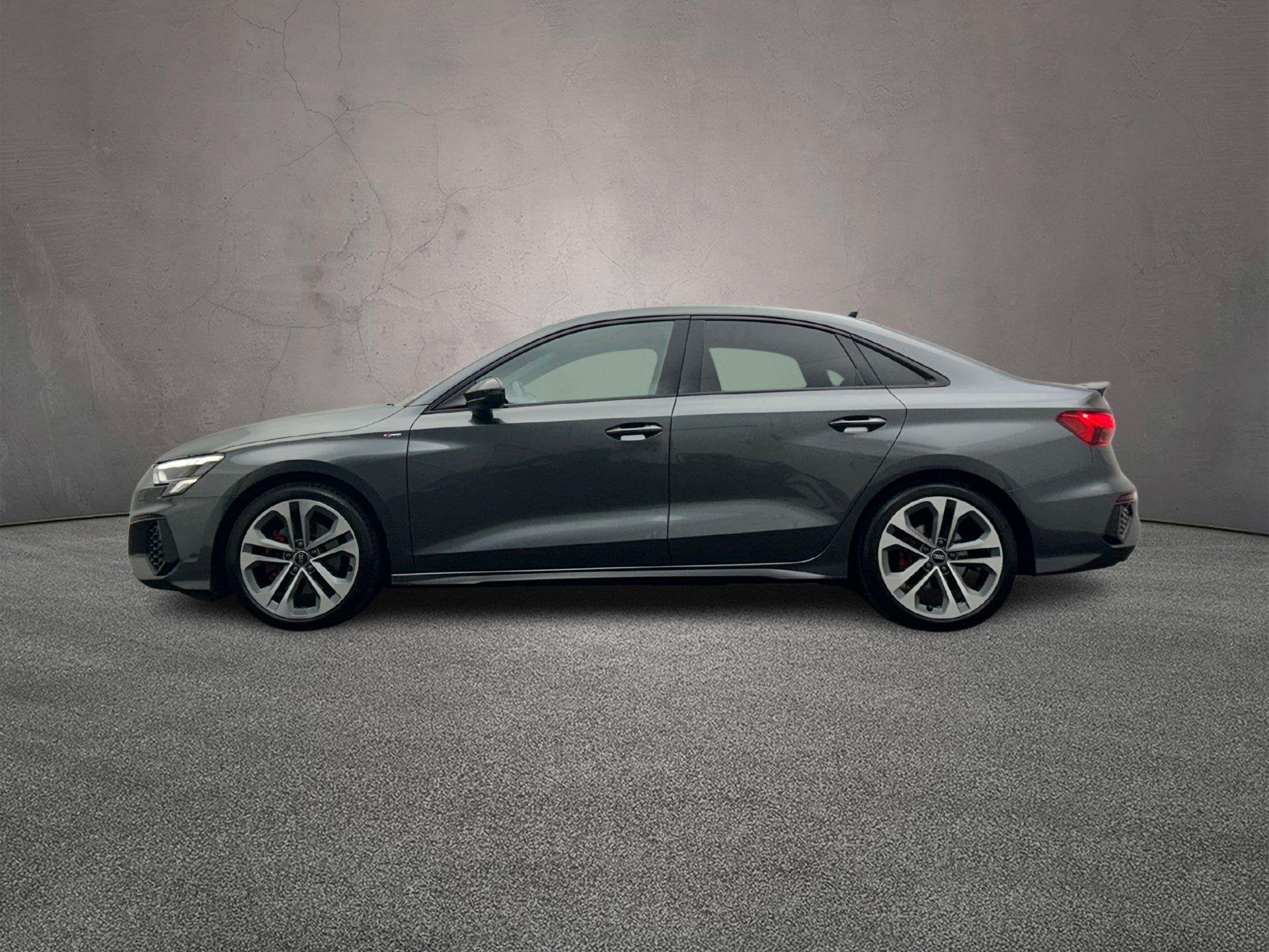 Audi A3 Limousine 35 TFSI 150PK S edition | Sonos | Grootlic, 4 cilinders, 150 pk, Leder en Stof, Bedrijf