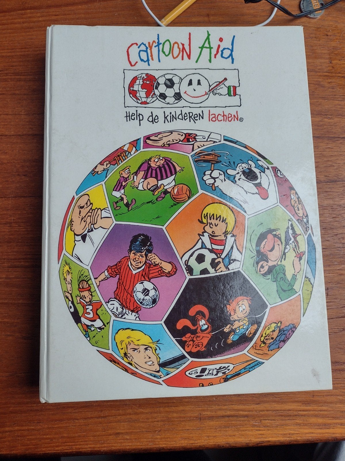 Cartoon Aid - Help de kinderen lachen, Eén stripboek, Ophalen of Verzenden, Gelezen, Diverse auteurs