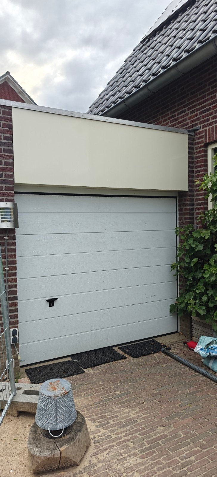 Witte Sectionale Garagedeur - 240,5x205 cm, Ophalen, Kunststof, Gebruikt, Garagedeur