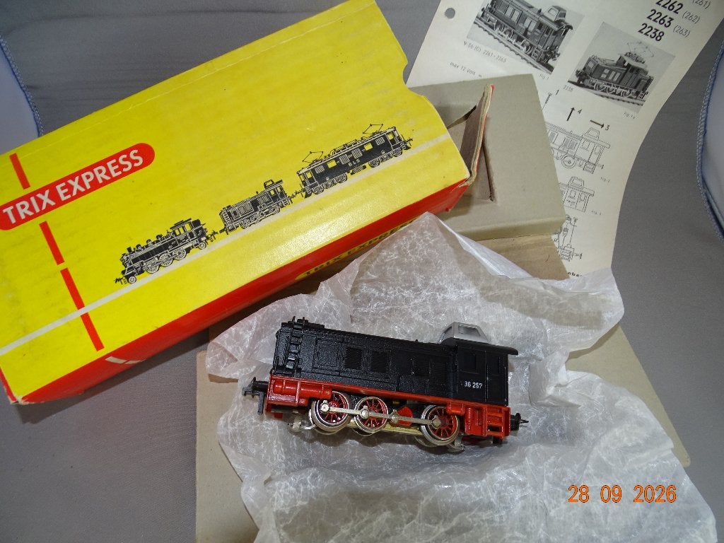 Trix Express diesellok V36 in zwart, Gebruikt, Trix, Ophalen of Verzenden, Analoog