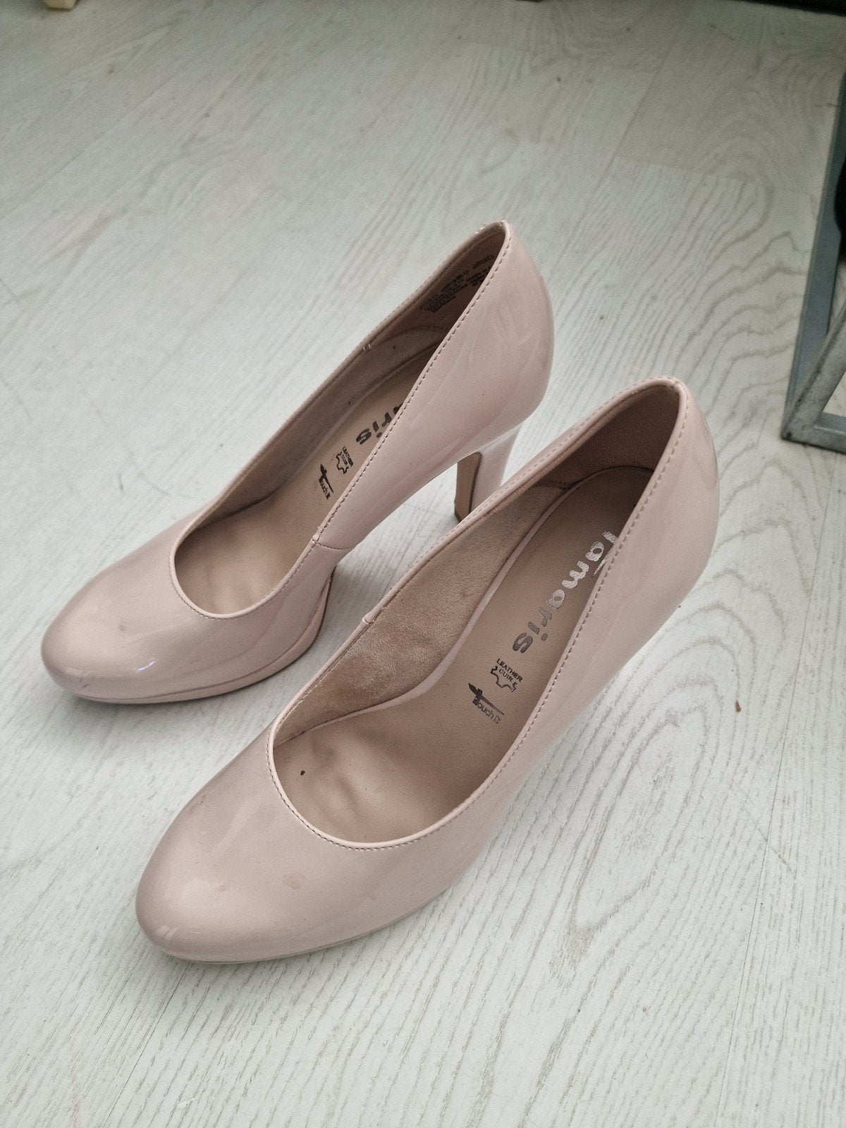 Tamaris Pumps - Nude Lakleer - Maat 40, Tamaris, Pumps, Ophalen of Verzenden, Zo goed als nieuw