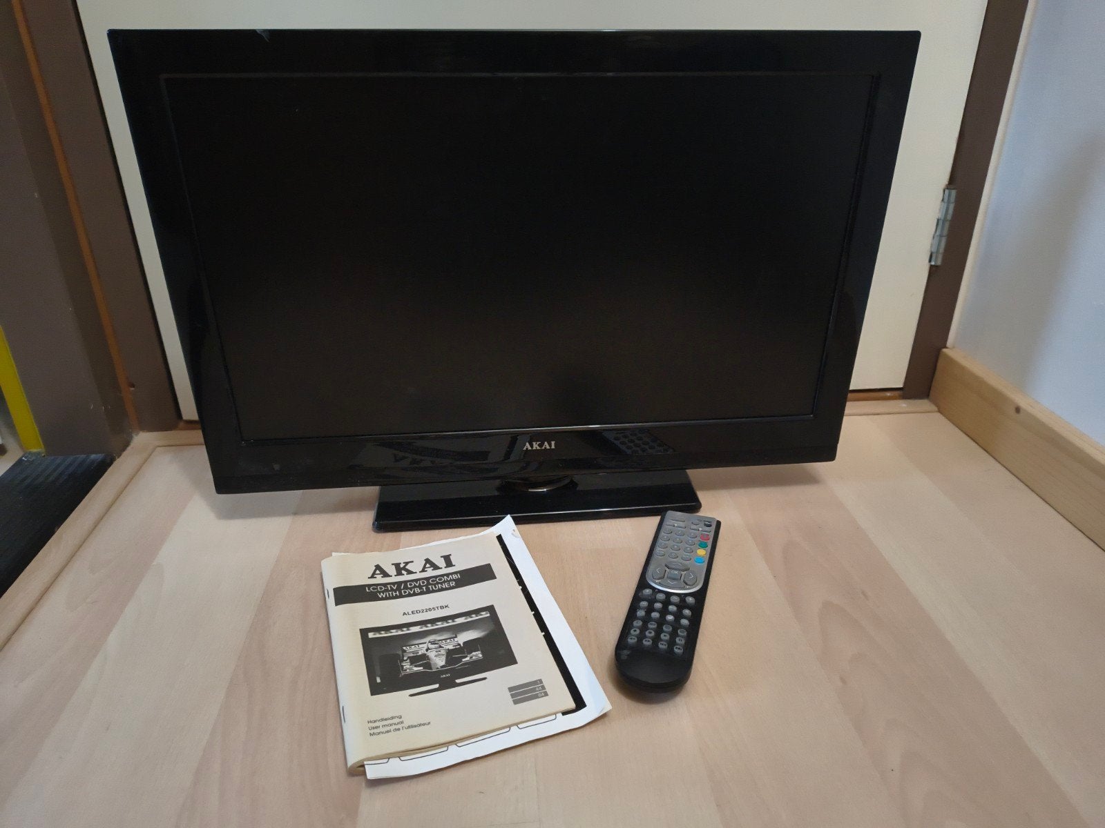 Akai. LCD-TV/DVD COMBI. ALED2205TBK, Audio, Tv en Foto, Ophalen, Overige merken