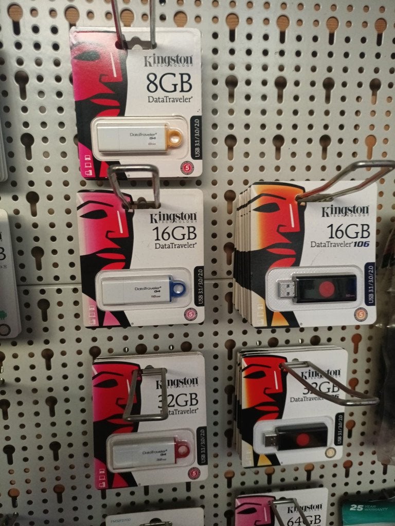 32 nieuwe USB sticks Kingston en Philips | 8GB t/m 256GB, Computers en Software, Ophalen of Verzenden, Nieuw, Kingston Technology