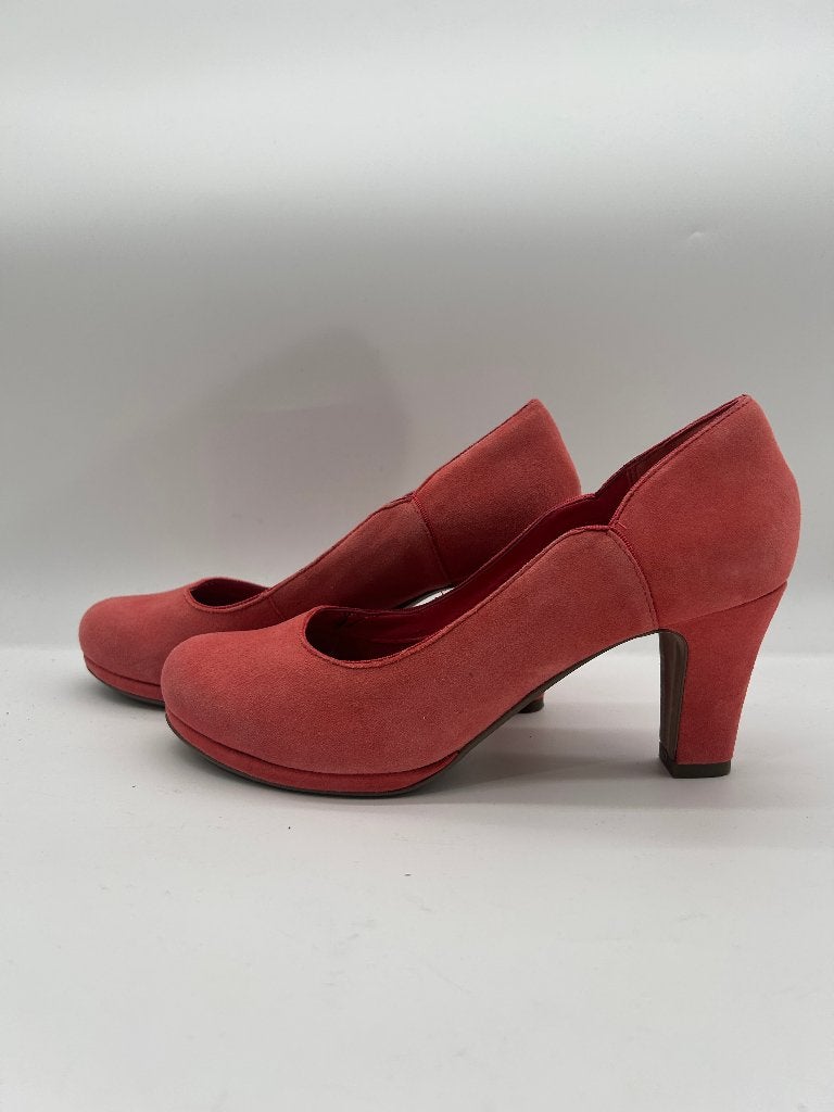Clarks, maat 38 stijlvolle pumps in de kleur koraal., Verzenden, Zo goed als nieuw, Schoenen met hoge hakken, Clarks