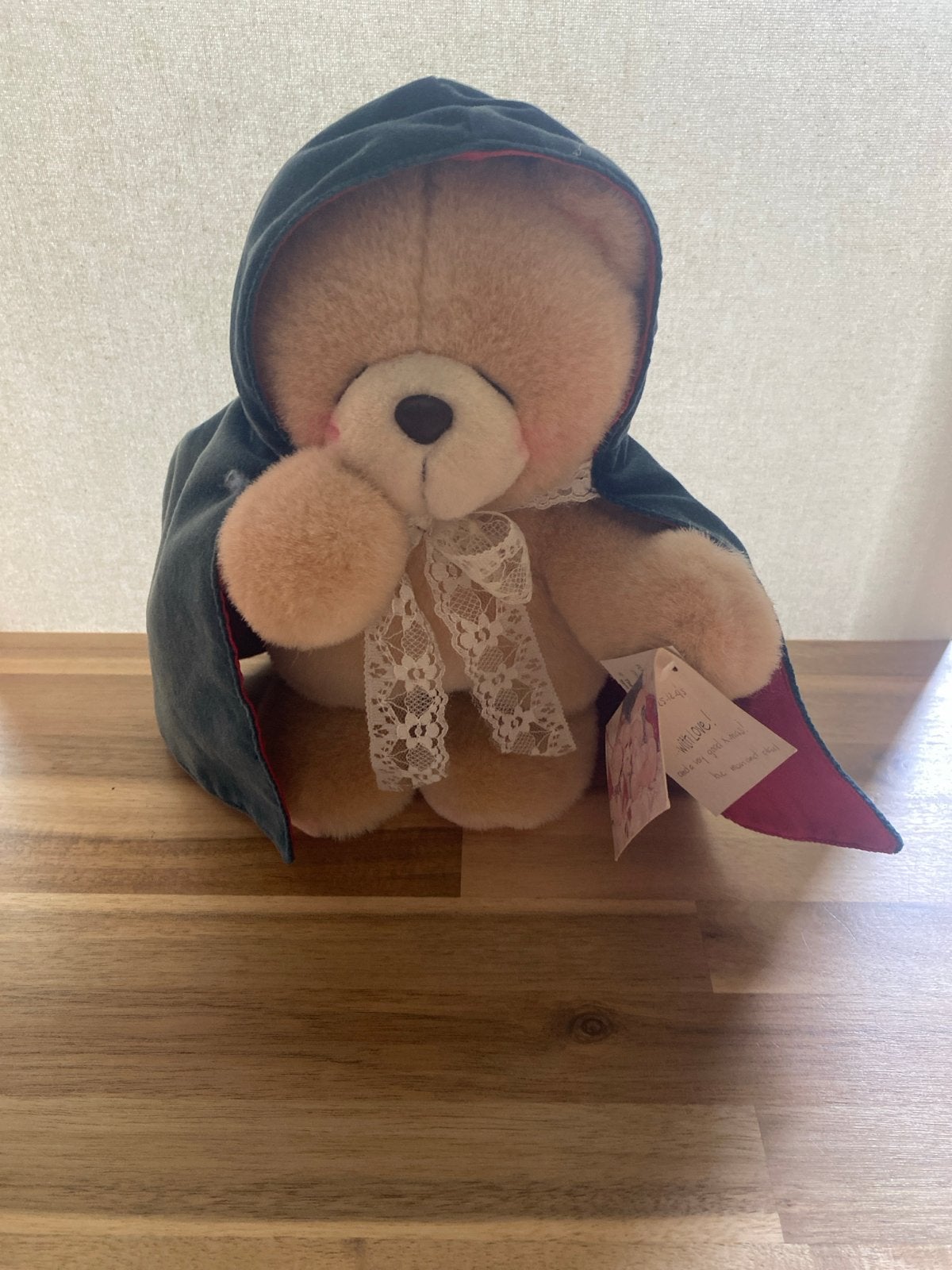 Forever Friends Knuffelbeer met mantel en label, Overige merken, Overige karakters, Beer, Ophalen of Verzenden