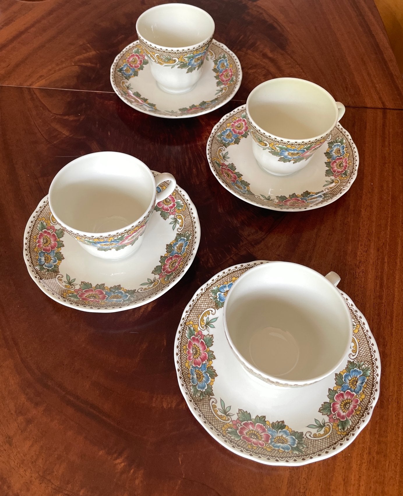 Koffiekopjes, melkkanneje, suikerpotje, Ophalen