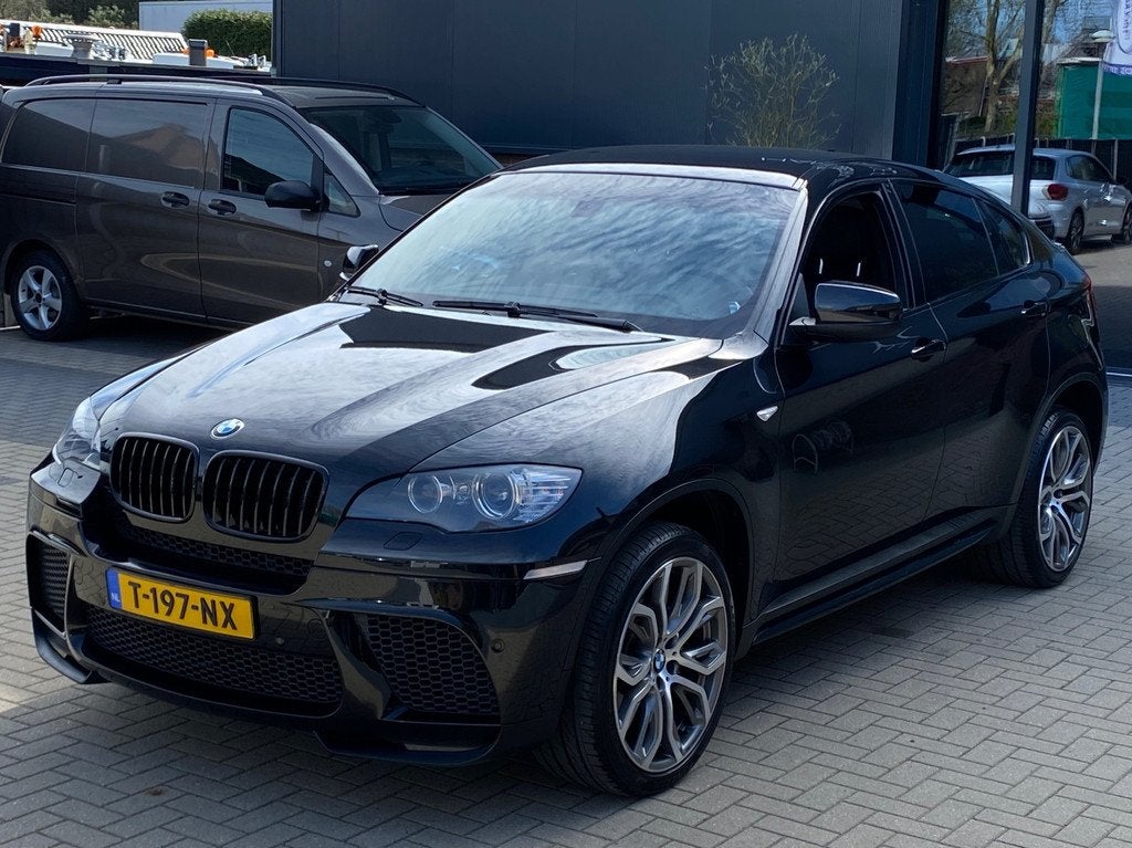 BMW X6 M XDrive 50i 408 PK High Executive NIEUWSTAAT MEMORY, Automaat, Zwart, Bedrijf, Vierwielaandrijving