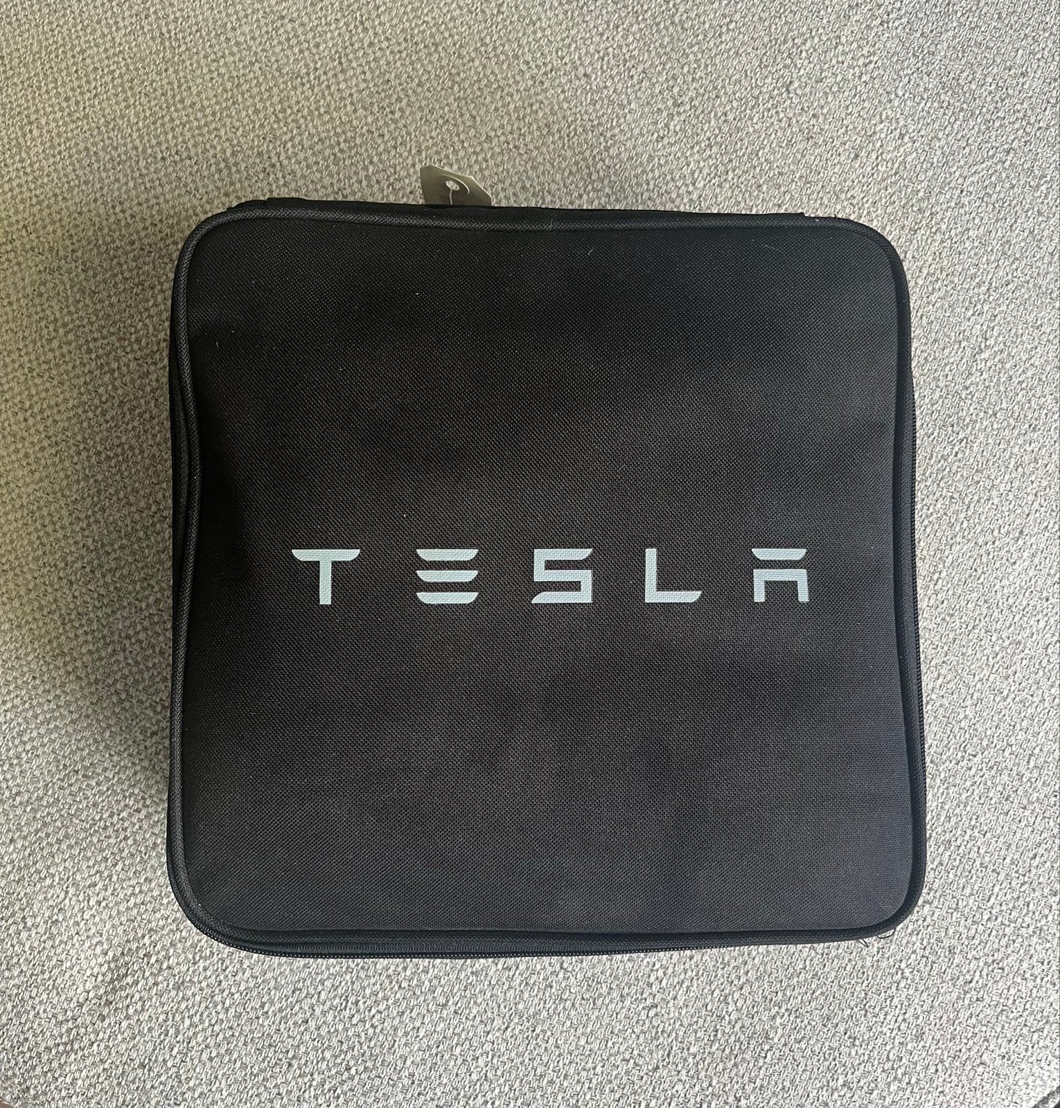 Tesla Universal Mobile Connector (UMC) Gen 2 Oplaadkabel, Auto diversen, Auto-accessoires, Zo goed als nieuw, Ophalen of Verzenden