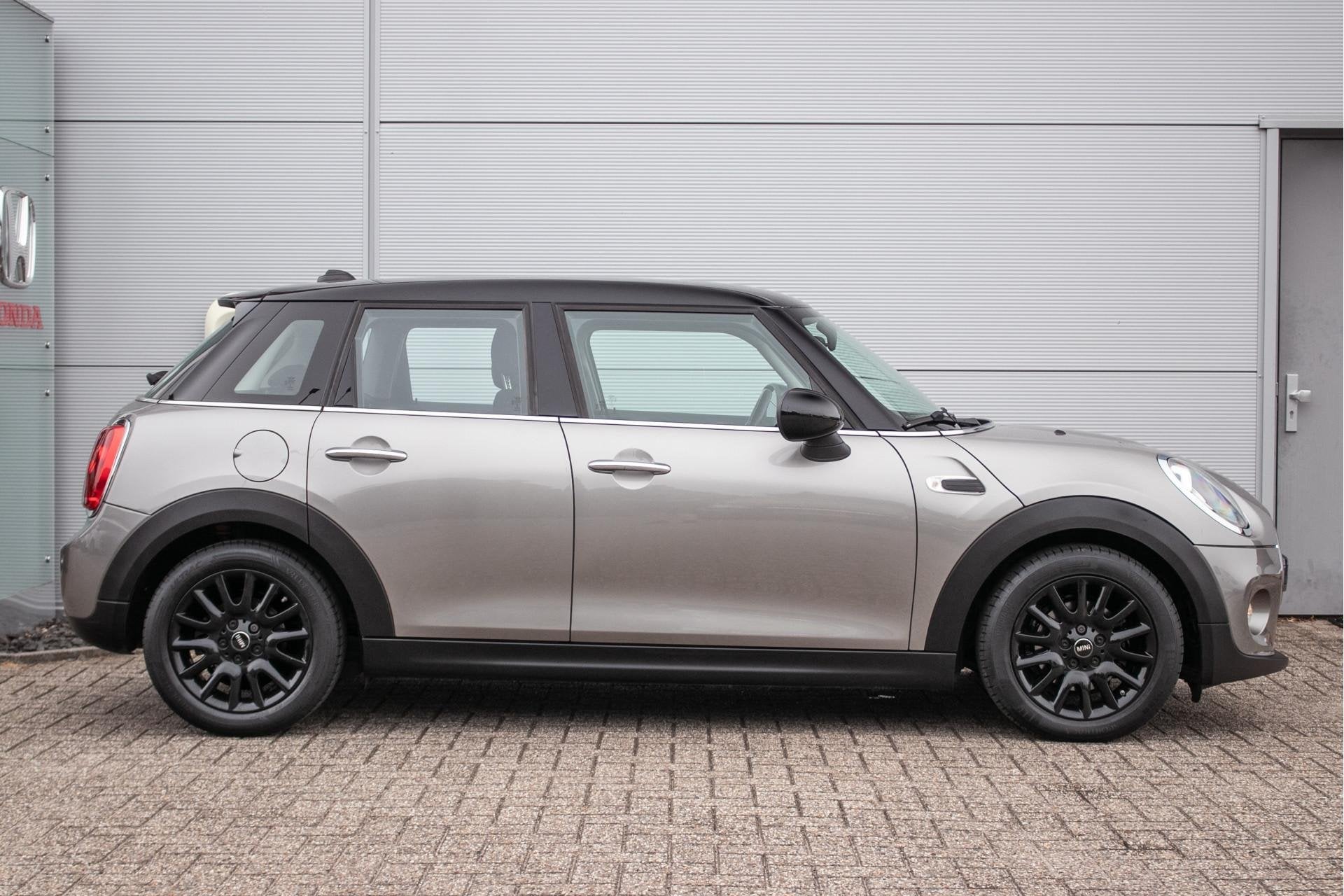 MINI 5-Deurs 1.5 Cooper Business - Navi | Leder | Stoelverw., Gebruikt, 49 €/maand, Origineel Nederlands, Bedrijf