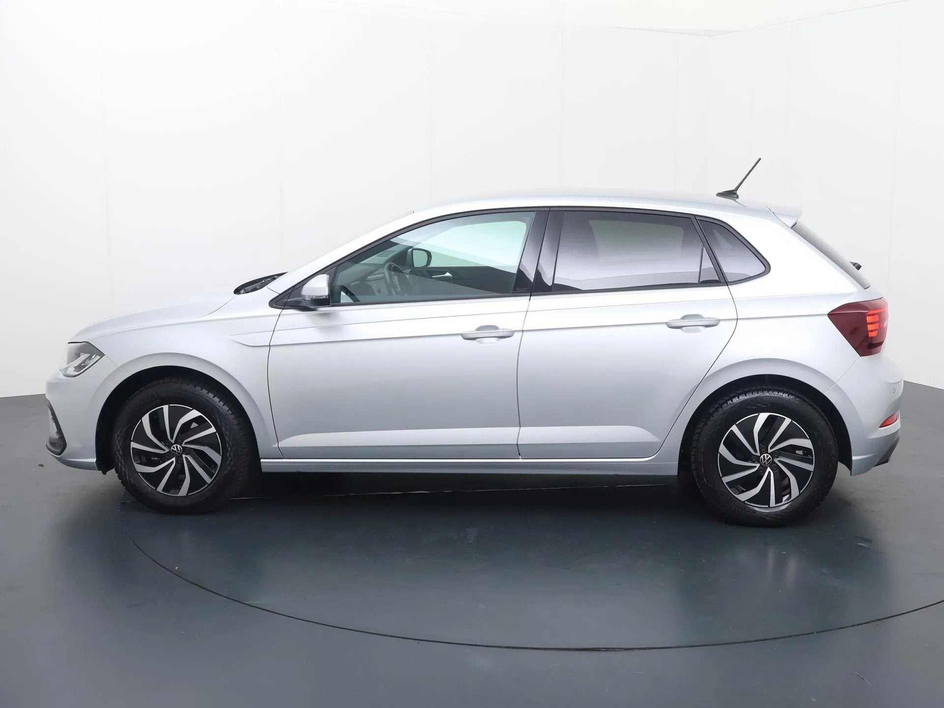 Volkswagen Polo 1.0 TSI Life (bj 2024), Gebruikt, Bedrijf, Handgeschakeld, 1000 kg