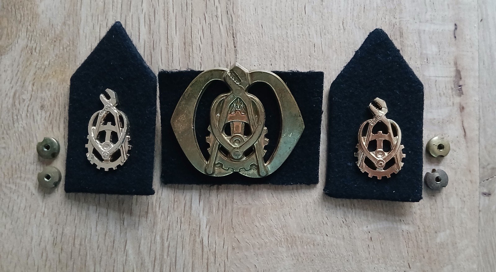 Kraagspiegels en baretembleem  : Technische dienst, Verzamelen, Militaria | Algemeen, Ophalen of Verzenden, Landmacht, Nederland