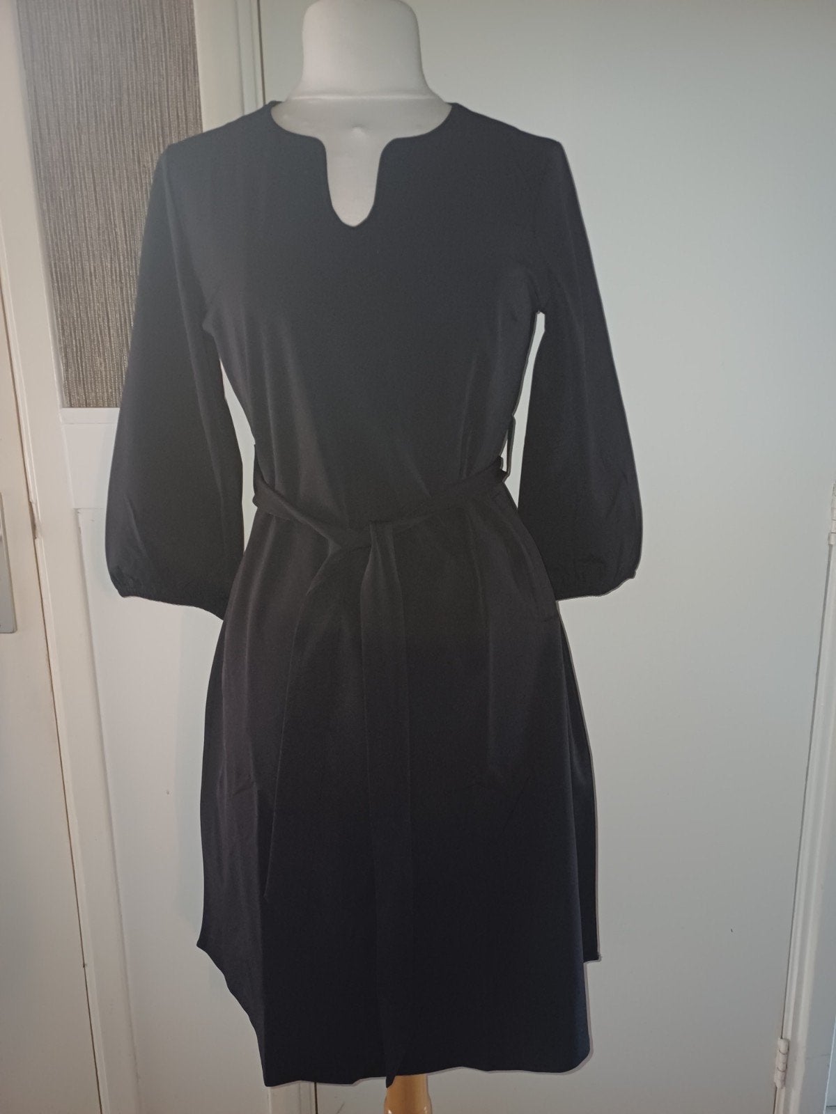 Mi Piace Travel Jurk Zwart met 3/4 Mouw en Steekzakken, Mi Piace, Zwart, Maat 42/44 (L), Onbekend