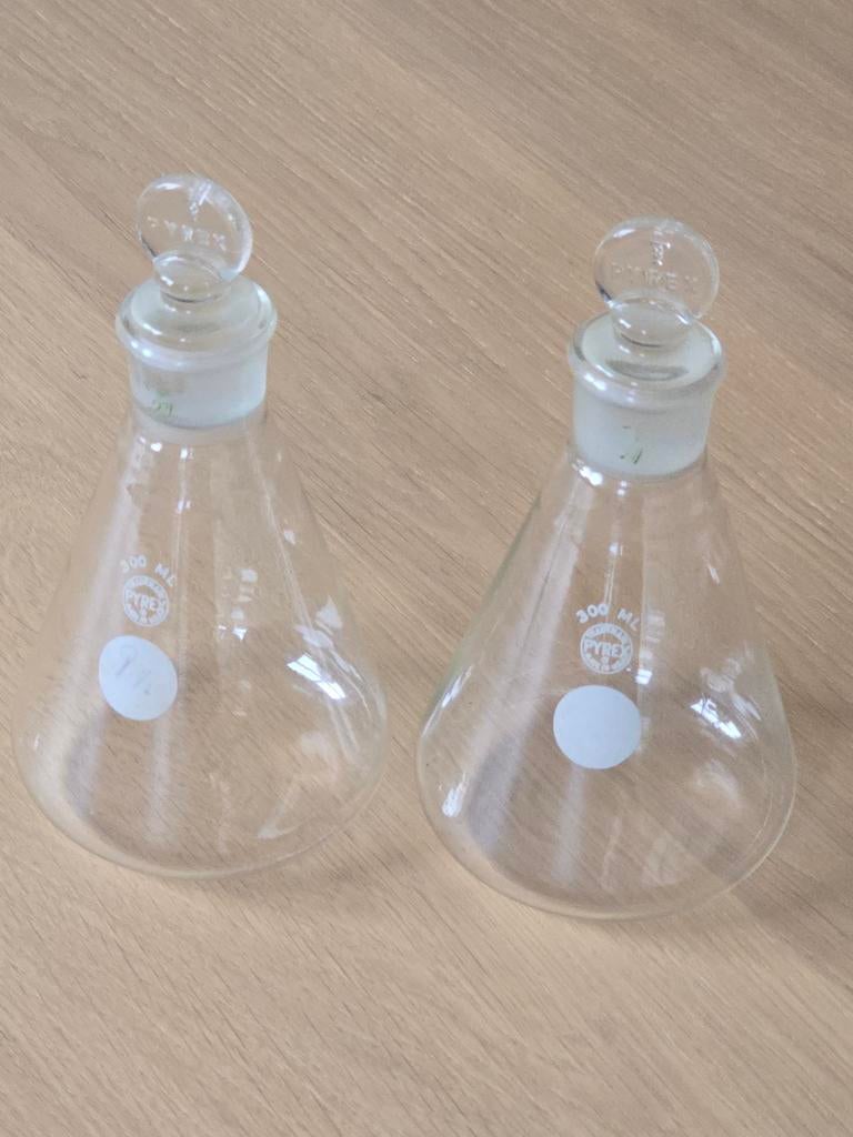 2 antieke 300ml Erlenmeyers - of conische kolven met stop, Ophalen of Verzenden