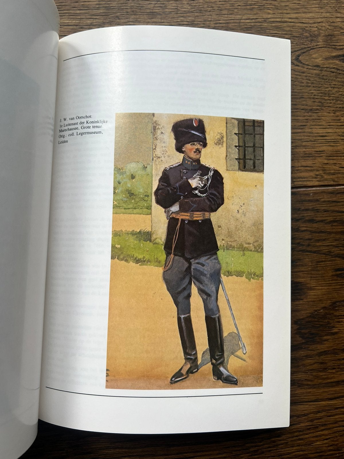 Naslagwerk oa Nederlandse uniformen 1900 ceremonieel, Verzenden, Nederland, Boek of Tijdschrift