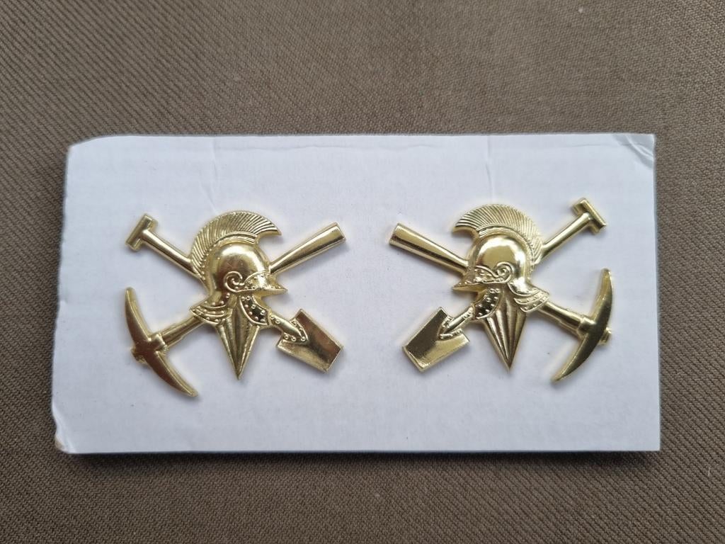 2 kraagspiegel emblemen Genie Pioniers, Verzamelen, Ophalen of Verzenden, Landmacht, Nederland, Embleem of Badge