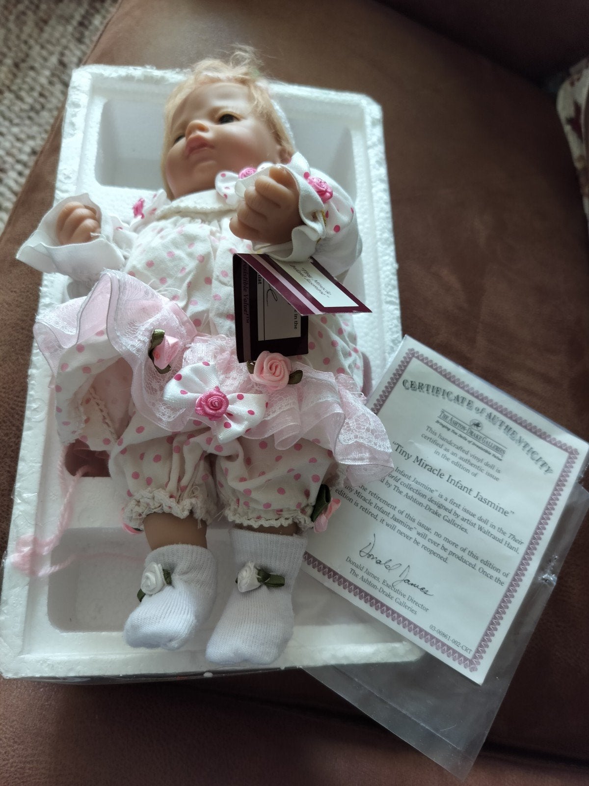 Aston Drake baby meisje 27 cm groot met doos en certificaat, Verzamelen, Verzenden, Zo goed als nieuw, Pop