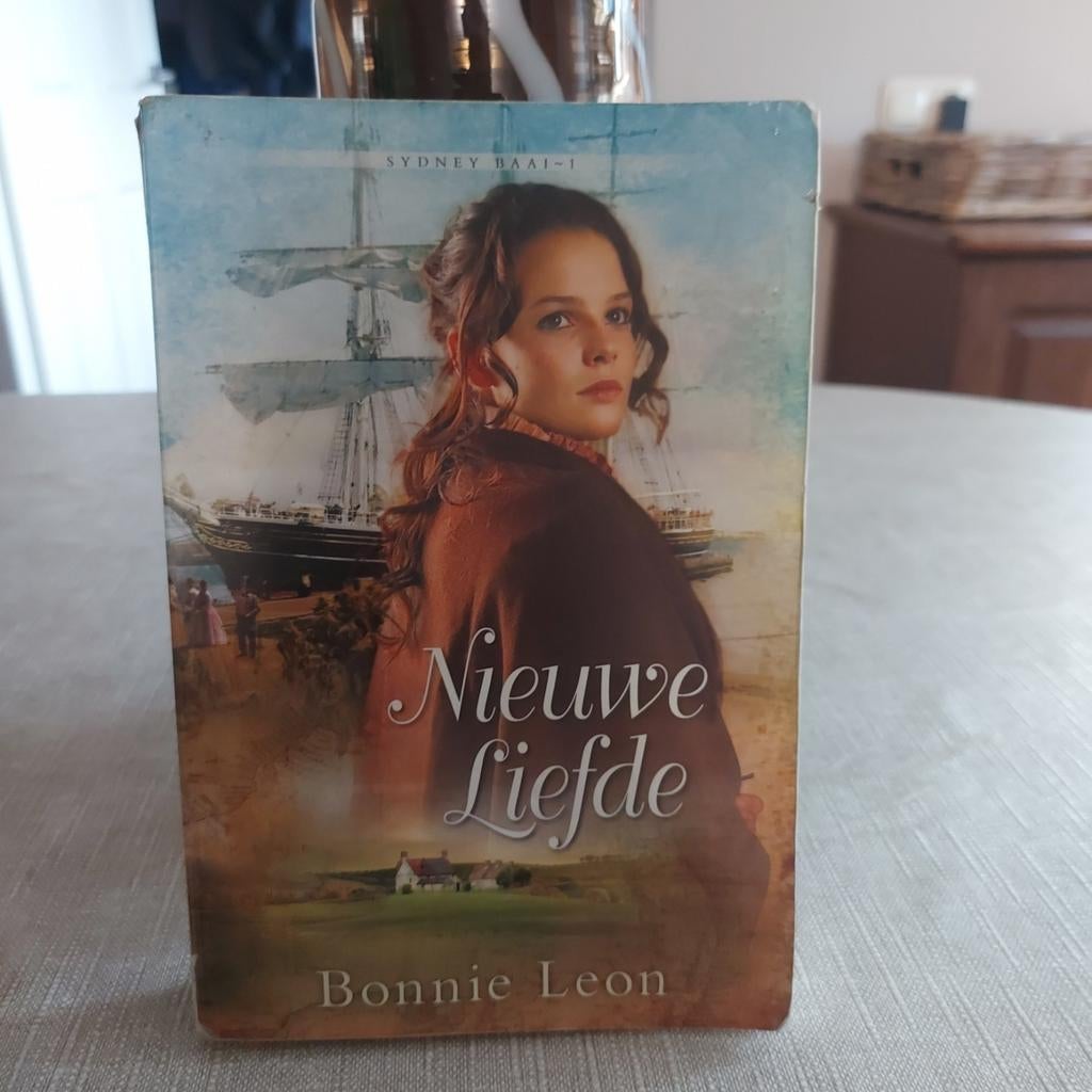 Nieuwe Liefde - Bonnie Leon (Sydney Baai-1), Boeken, Ophalen of Verzenden, Gelezen, Bonnie Leon, Nederland