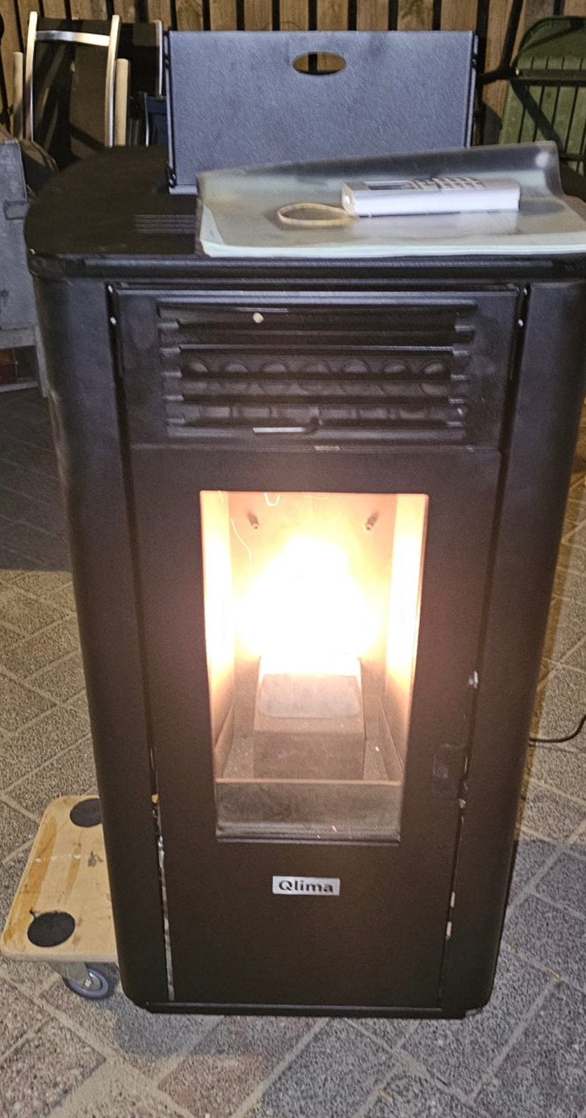 Qlima pelletkachel 8,7kw met afstandsbediening, Ophalen, Zo goed als nieuw, Overige brandstoffen, Pelletkachel