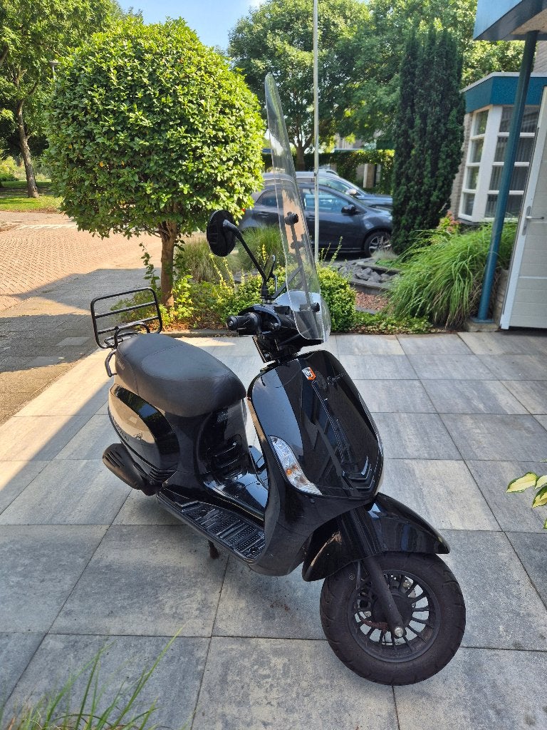 LaSouris snorscooter, 25 km zwart met windscherm en 2 helmen, Gebruikt, Benzine, Ophalen, Overige merken