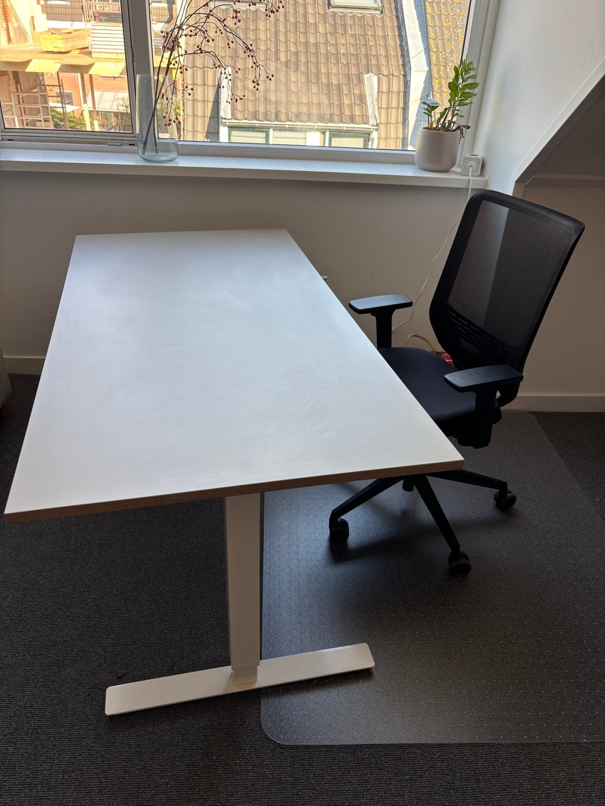 IKEA SKARSTA bureau / werkblad (onderstel scheef), Ophalen, Zit-sta bureau, Gebruikt, Spaanplaat of MDF