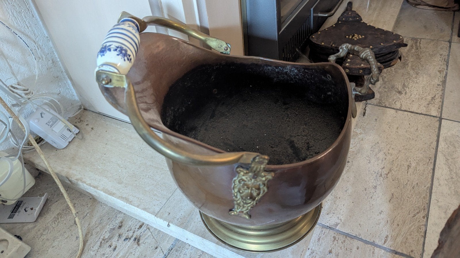Antieke koperen kolenkit met Delfts blauw handvat, Antiek en Kunst, Antiek | Koper en Brons, Ophalen of Verzenden, Koper