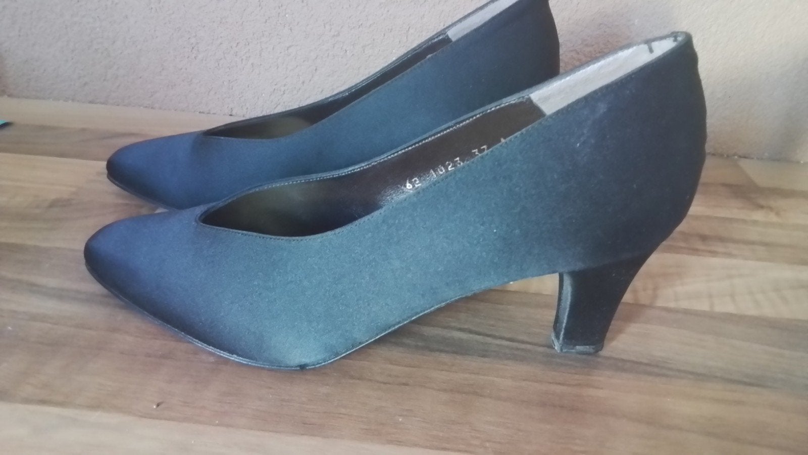 zwart Satijnen pumps,  37 . Gallerias, Kleding | Dames, Schoenen, Pumps, Zwart, Nieuw, Ophalen of Verzenden