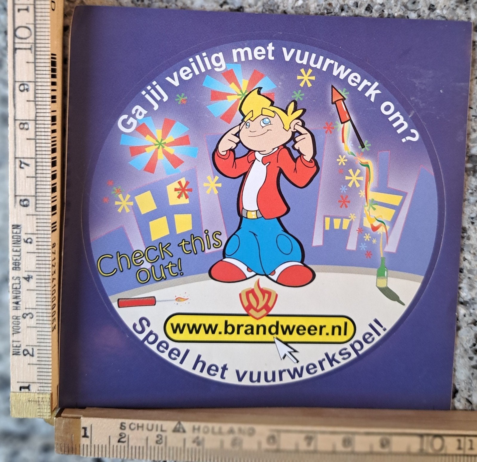 Sticker ga jij veilig met vuurwerk om brandweer strip, Ophalen of Verzenden, Zo goed als nieuw